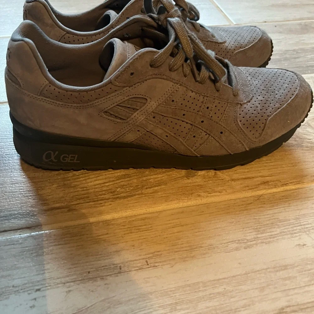 Men's ASICS Gray Sneakers Gel - Picture 1 of 6